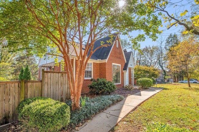 Photo - Charming Inglewood bungalow apartment just minutes from downtown!