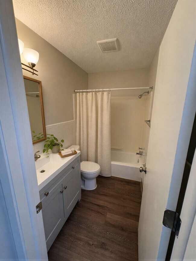 1257-14 1 bed 1 bath (Updated)