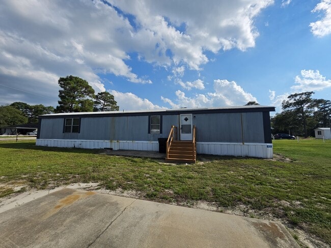 Building Photo - 105 Colonial Ct