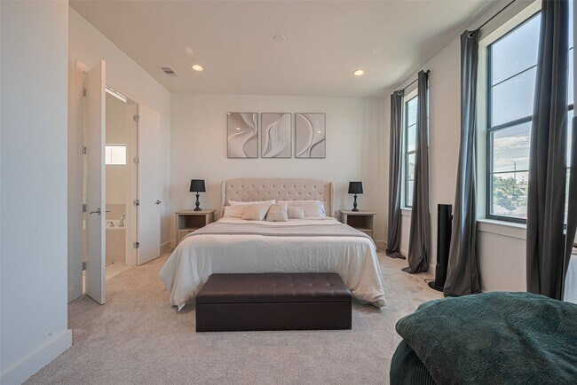 Photo - 1622 Ovid St