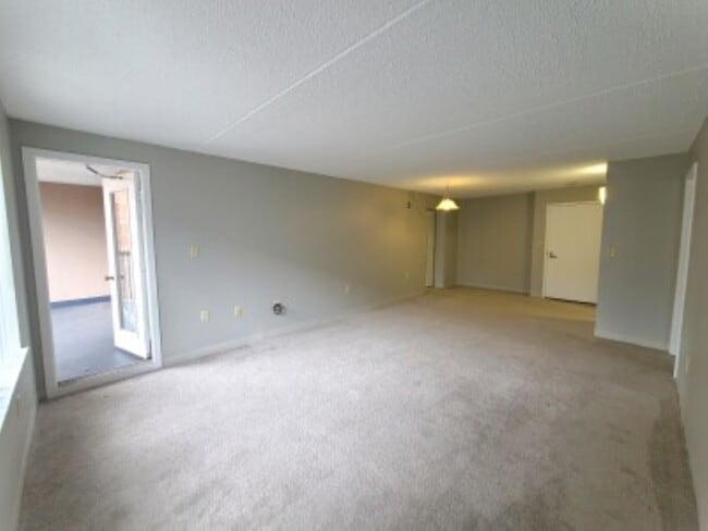 Photo - 1 S Point Dr Apartments Unit 4
