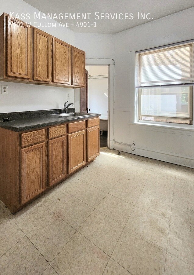 Photo - 4901 W Cullom Ave Apartment Unit 4901-1