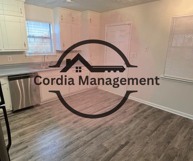 Photo - Dreamy 4BR 2.5 Bath BiLevel Home on Ascot ...