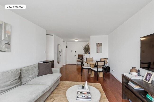 Photo - 301 E 79th St