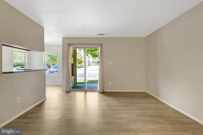 Building Photo - 1791 Jonathan Way Unit 1791-B Rental