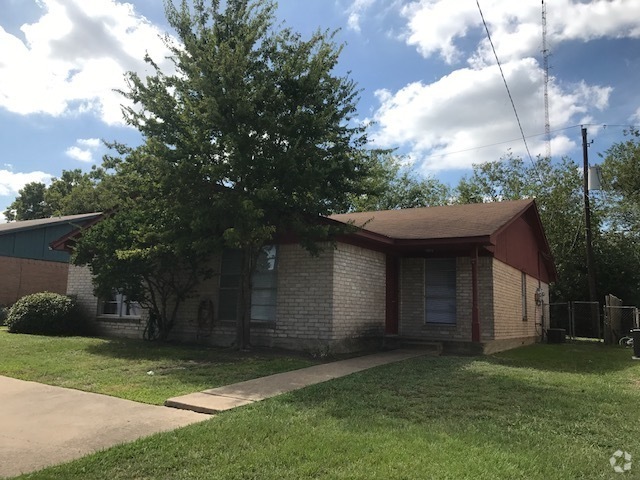 Building Photo - Bryan - 2 bedroom / 1 bath / Duplex with f... Rental