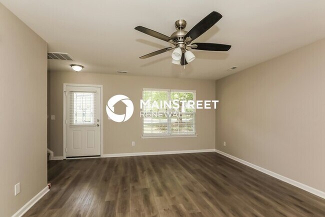 Photo - 4 Bedroom Pet-Friendly Home in CHARLOTTE, ...