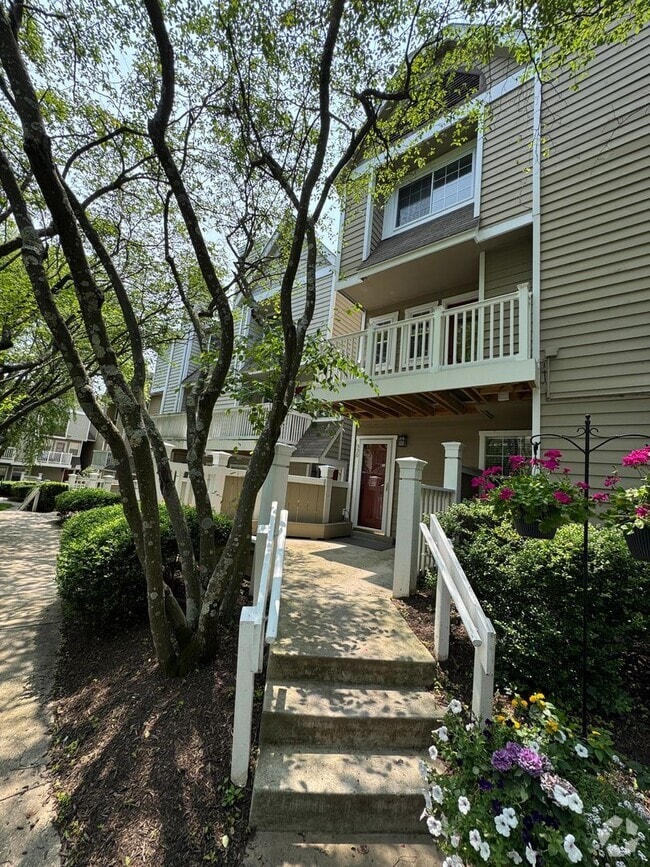 Building Photo - Serene Living in Rockville! Over 1,000 Squ... Rental