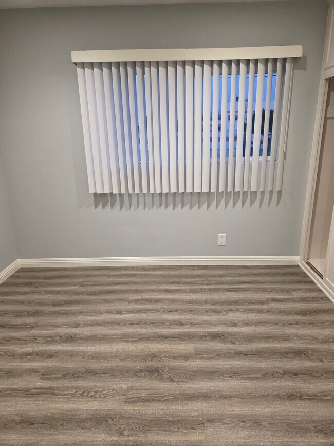 Room#2 - 218 E Chevy Chase Dr