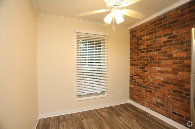 Dining Area - 3BR, 1.5BA - 1,000 SF - The Wexner