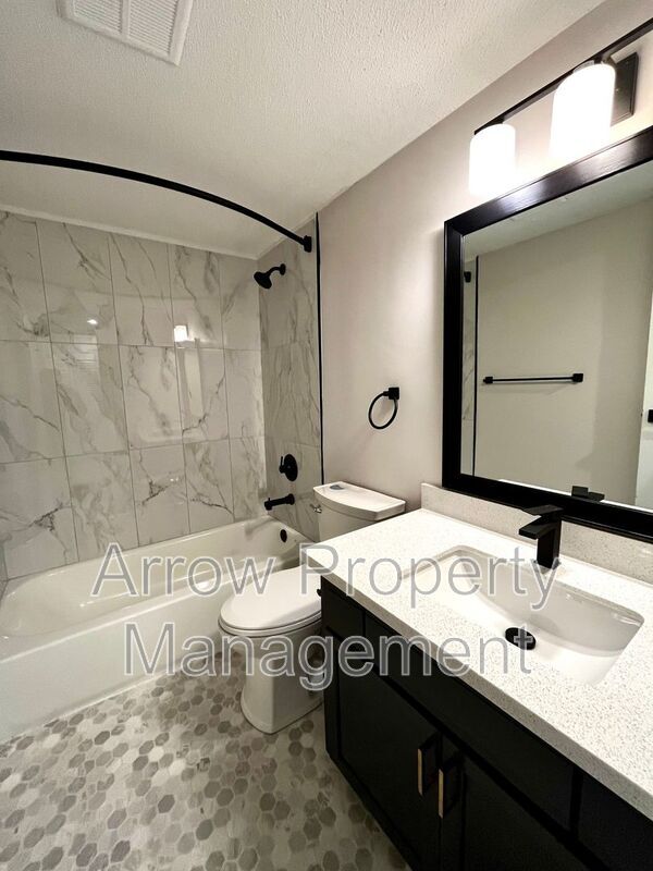 Photo - 3629 N 60th St Unidad 14