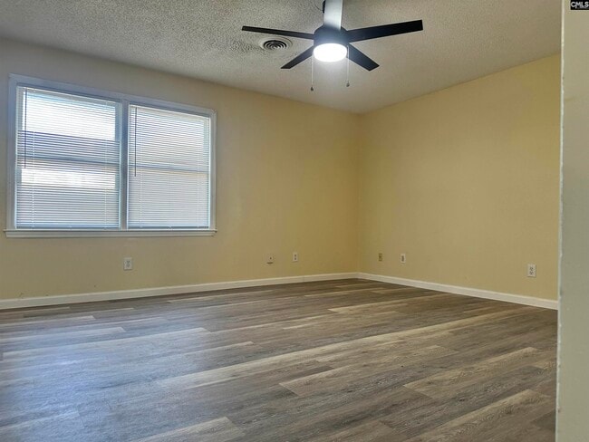 Photo - 1715-1715 Stahl St