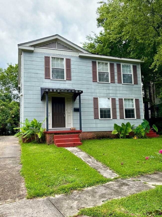 Building Photo - Great location in Garden District seconds from Downtown and LSU!