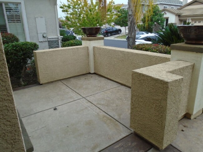 Building Photo - BEAUTIFUL 2 STORY IN WEST ROSEVILLE! 4 BEDROOM, 3 BATH, 3 CAR GARAGE, WITH LOW MAINTENANCE YARD!