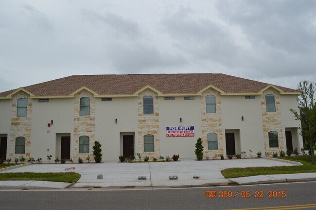 file:///C:/Users/jbcur/OneDrive/Documents/Roqueta%20Estates%20LLC%202022_2023/Brochure/Brochure%20On - 1121 W Cano St Unidad Apt#1