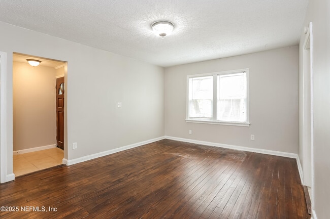 Photo - 2157 Sheridan St