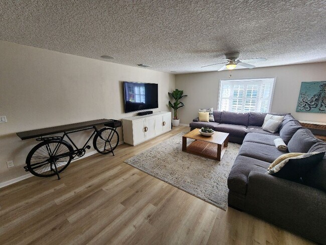 Photo - Gorgeous Hidden Lakes 3/2/2 Home