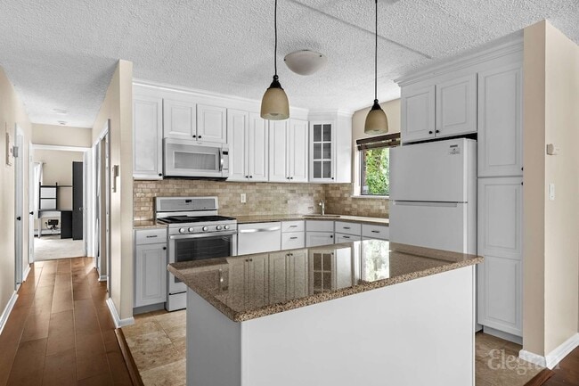Building Photo - 71-02 Sutton Pl Unit 1 Rental