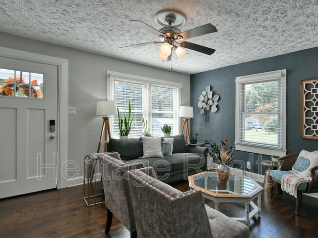 Photo - 1725 Lenland Ave