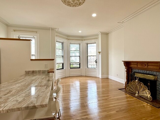 Building Photo - 558 Columbus Ave Unit 2F