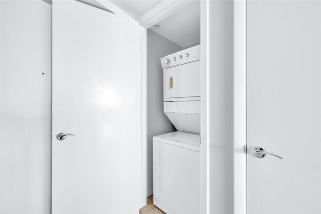 Photo - 1800 S Ocean Dr Unidad 2309