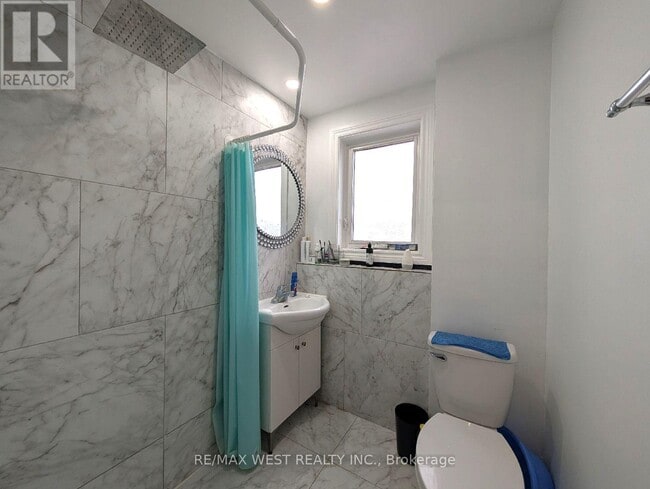 Photo - 1761 Keele St
