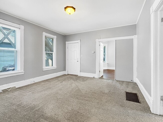 Photo - 828 9th St NW