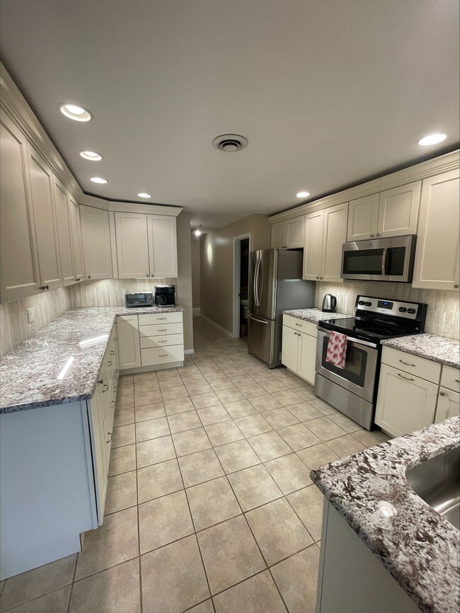 Photo - 612 W 2nd St Townhome