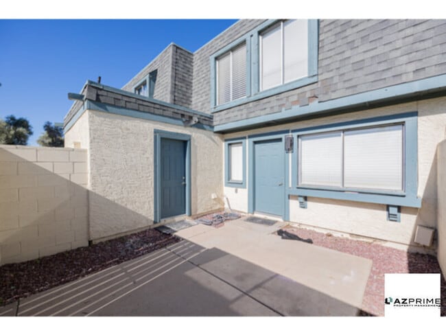 Photo - Beautifully Maintained 2/1 Phoenix Townhou...