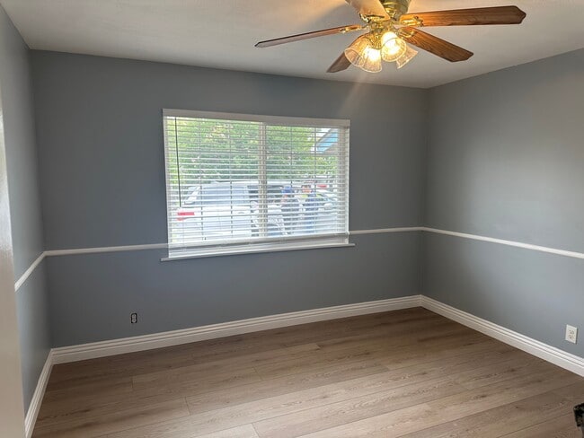 Photo - 1050 W La Deney Dr