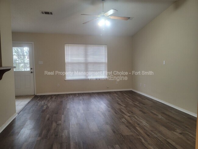 Photo - 3802 Owen St