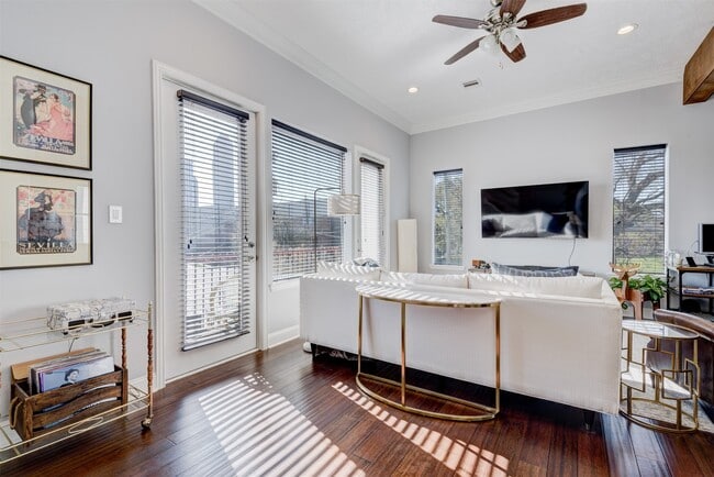 Photo - 1124 W Dallas St