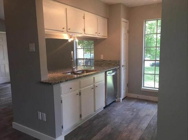 Photo - 4604 Brown Bark Pl Unit B