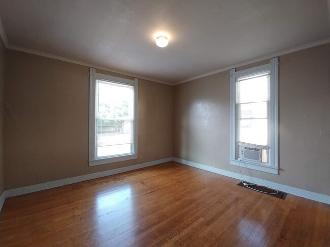 Photo - 311 E 10th St Unit 1