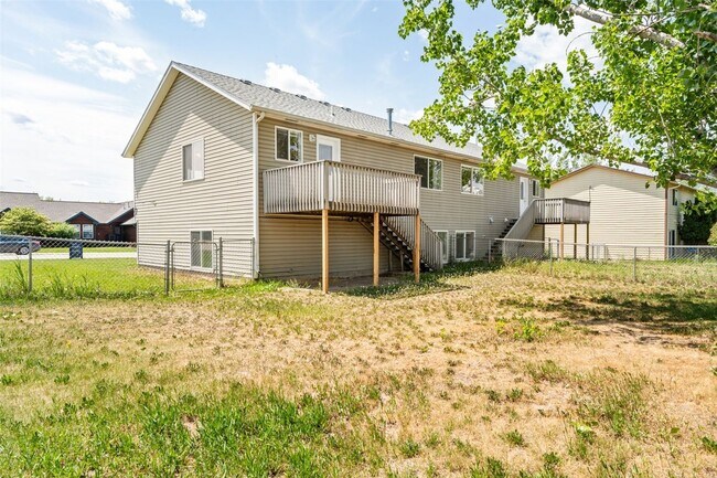 Photo - 813 Unit 211