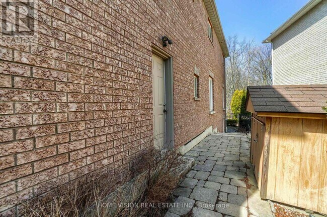 Photo - 24 Sandbanks Dr