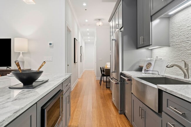 Photo - 1054 W Monroe St