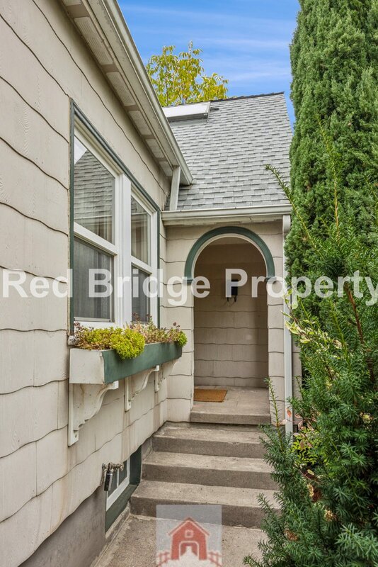 2619 NE Flanders St House House Rental in Portland, OR