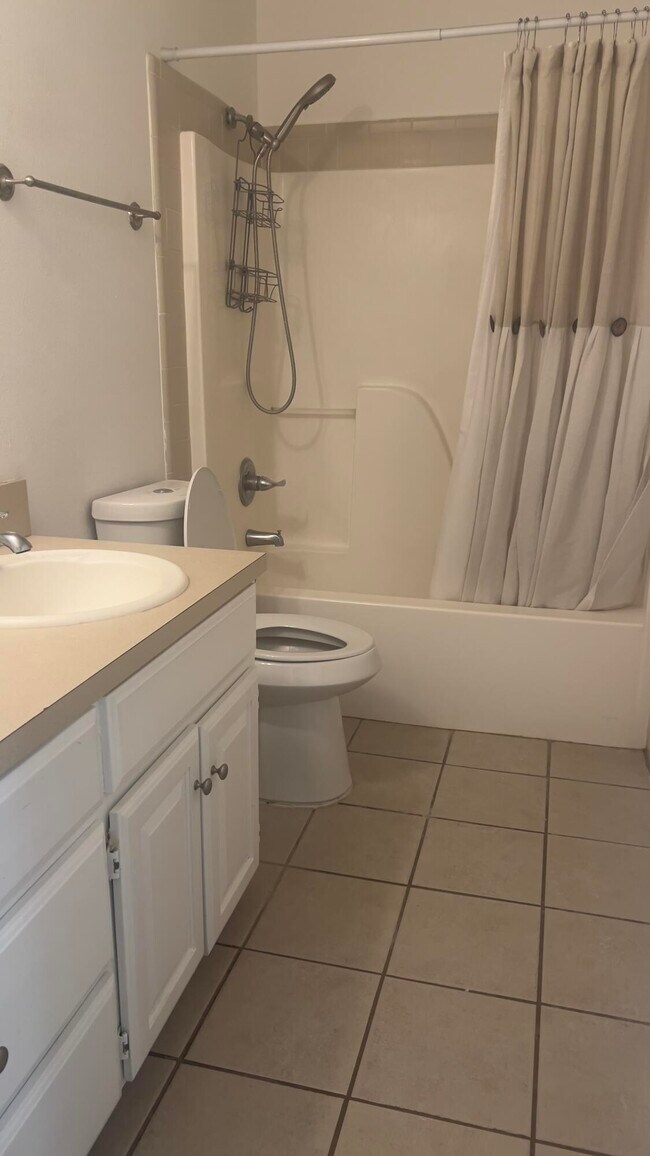 Photo - 4410 Jarvis St