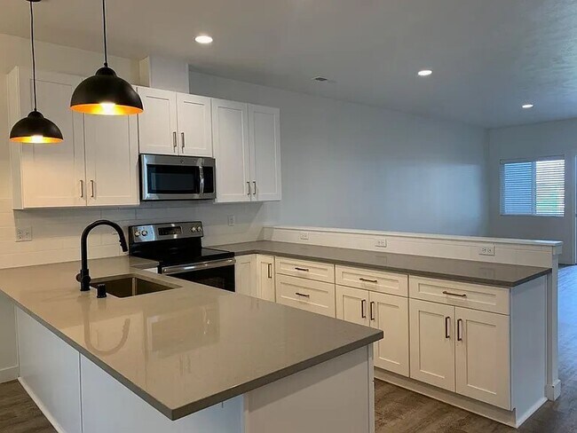 Photo - 1507 Metler Ln