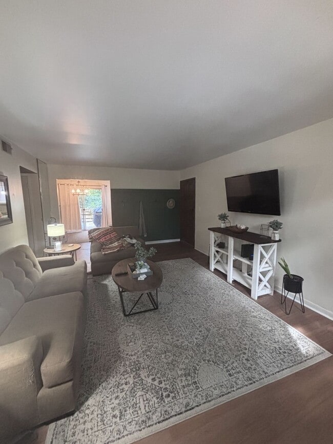 2703 Southbury Cir