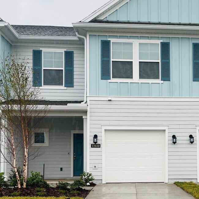 Building Photo - Newer Townhome in Jacksonville's Intracoastal Area
