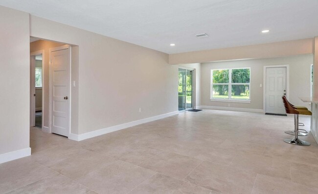 Photo - 2001 Collier Ave