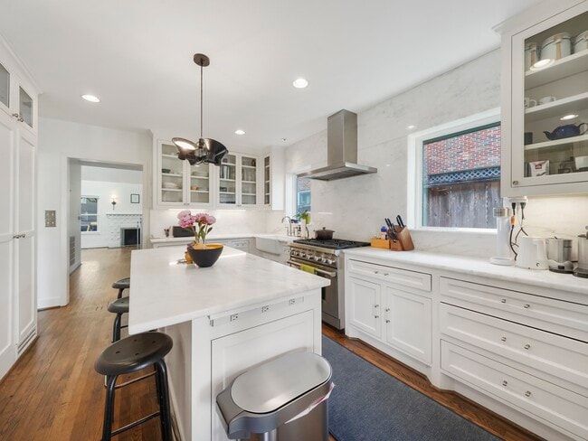 Photo - 2240 Wroxton Rd