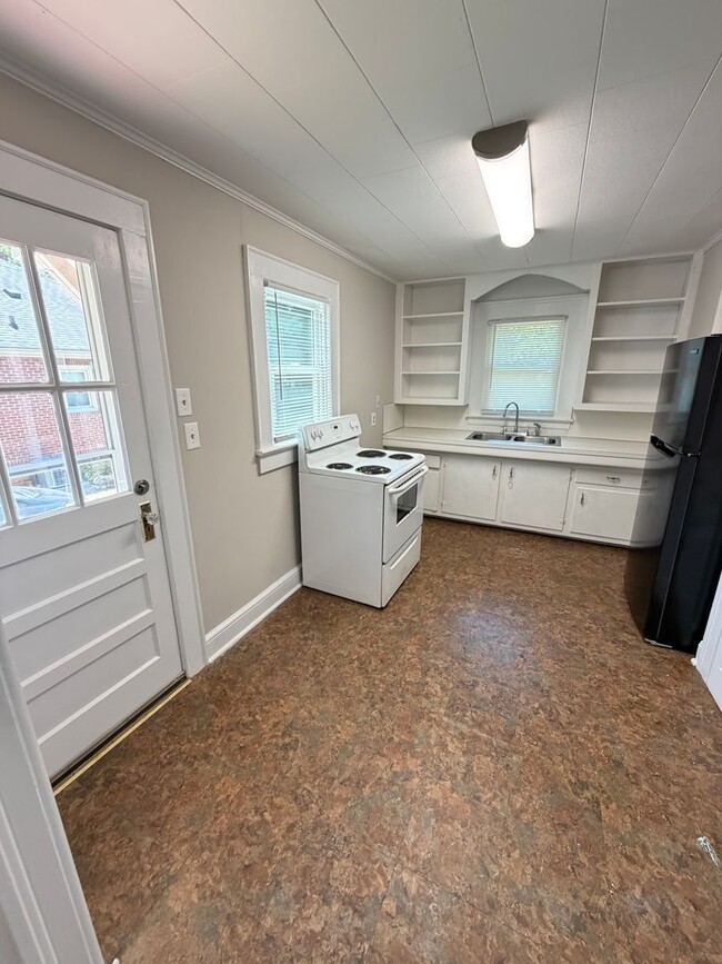 Photo - Cute Duplex 1 bed 1 bath unit, Close to Downtown Concord