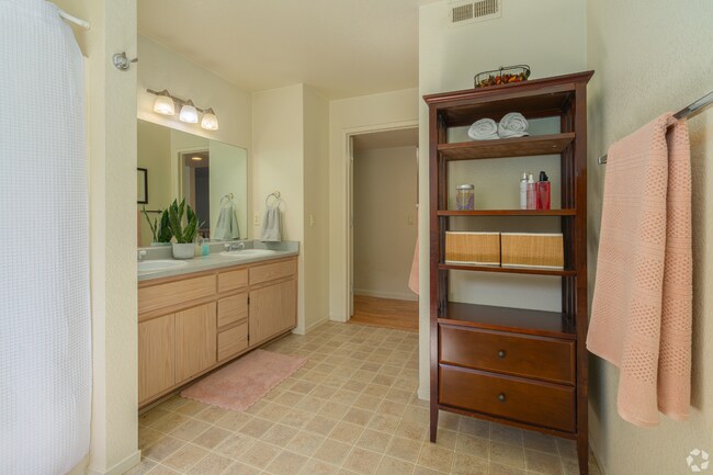 Pomona West Student Apartments