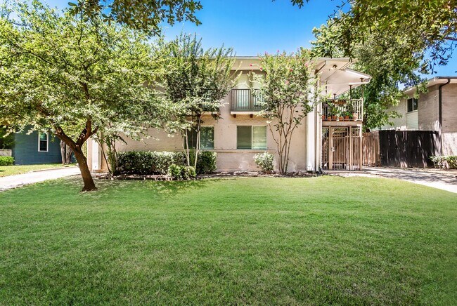 Photo - 2 Bedroom, 2 Bath Apartment in Munger Place! Unit 4