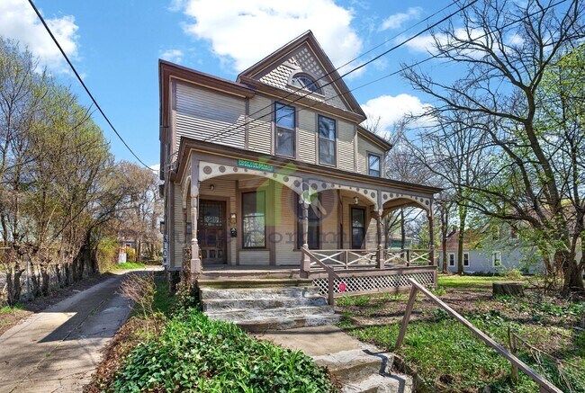 Photo - 410 Eastern Ave SE Unit 2