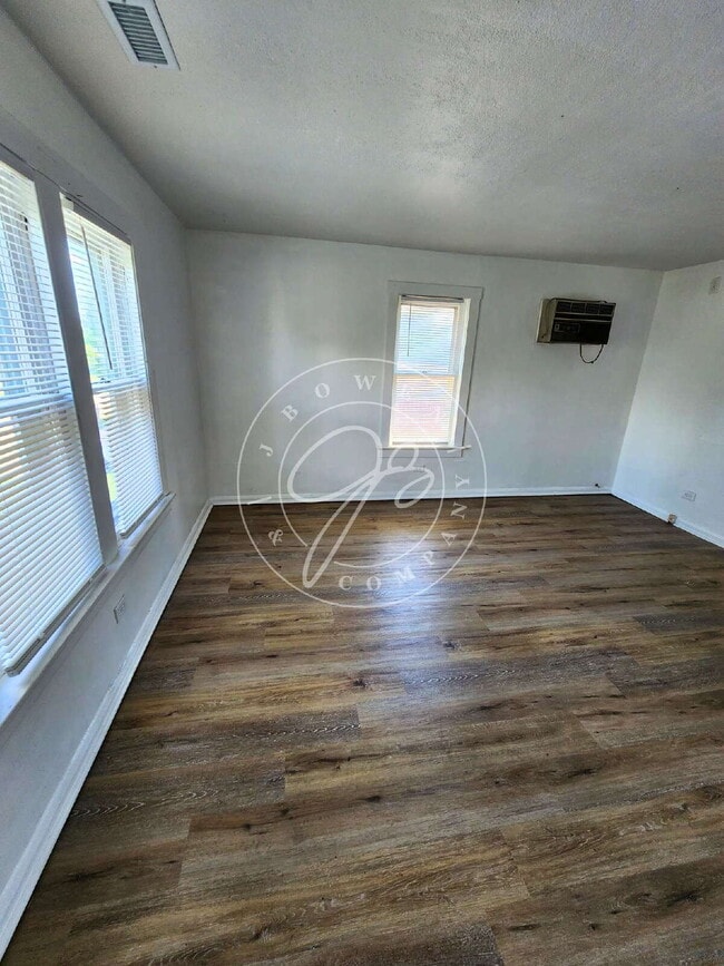 Photo - Updated West Toledo Upper unit! 2 Bedroom – Water Included! Unit Upper