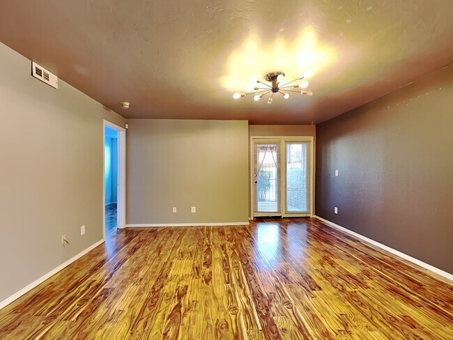 Photo - 901 NW 7th St